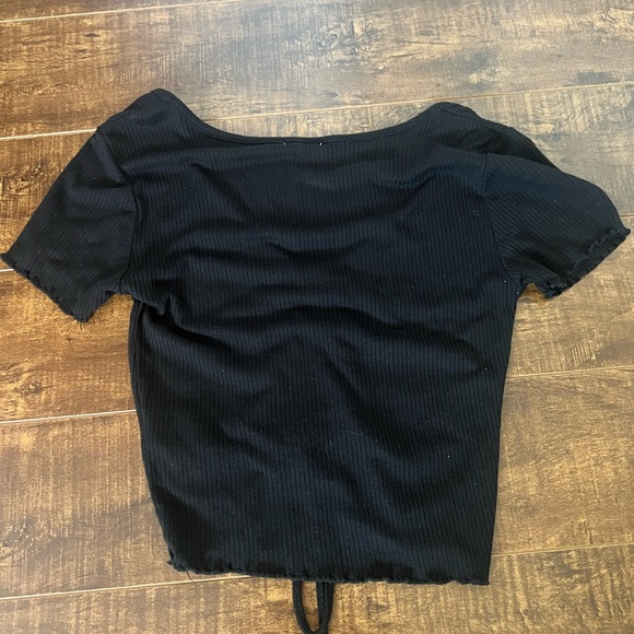 garage black short sleeve ruched crop top - Picture 3 of 3